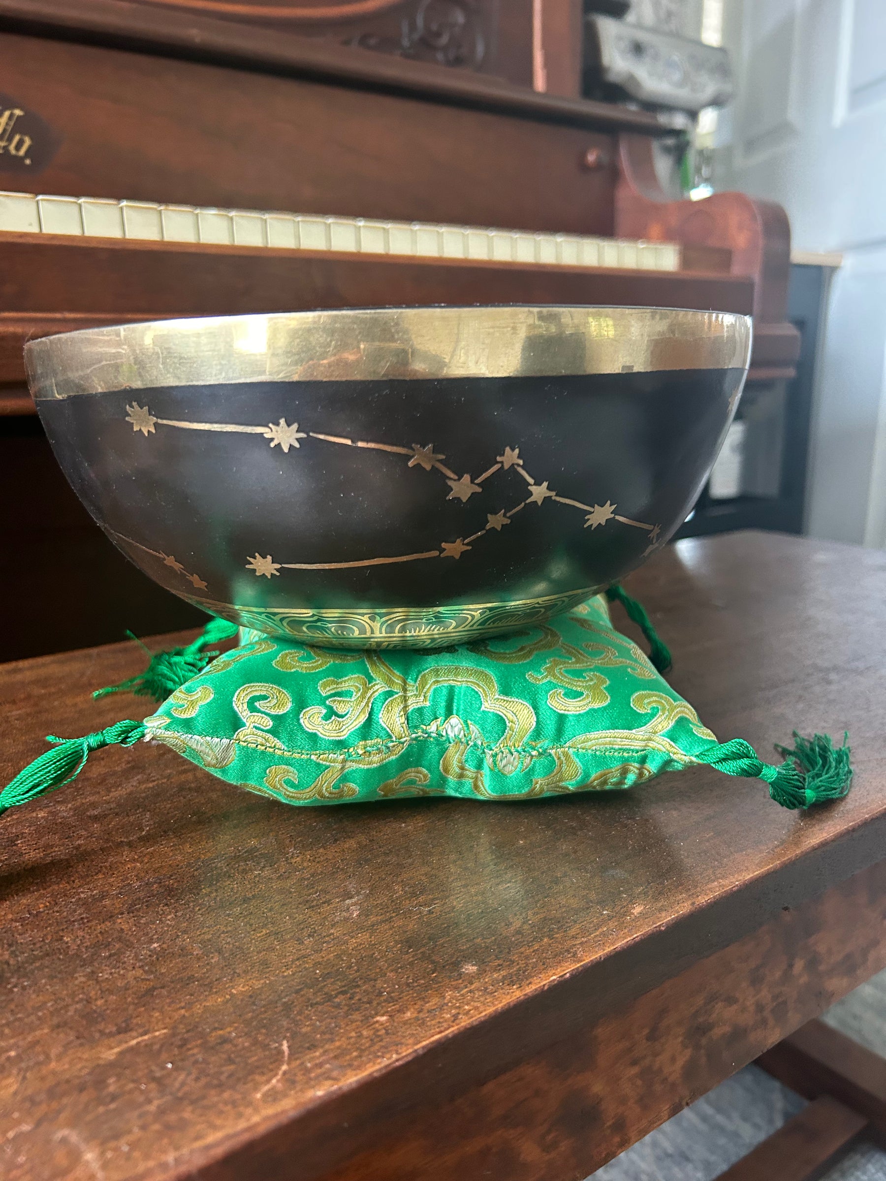 The Taurus Singing Bowl - 9 inch Large | Handmade In Nepal