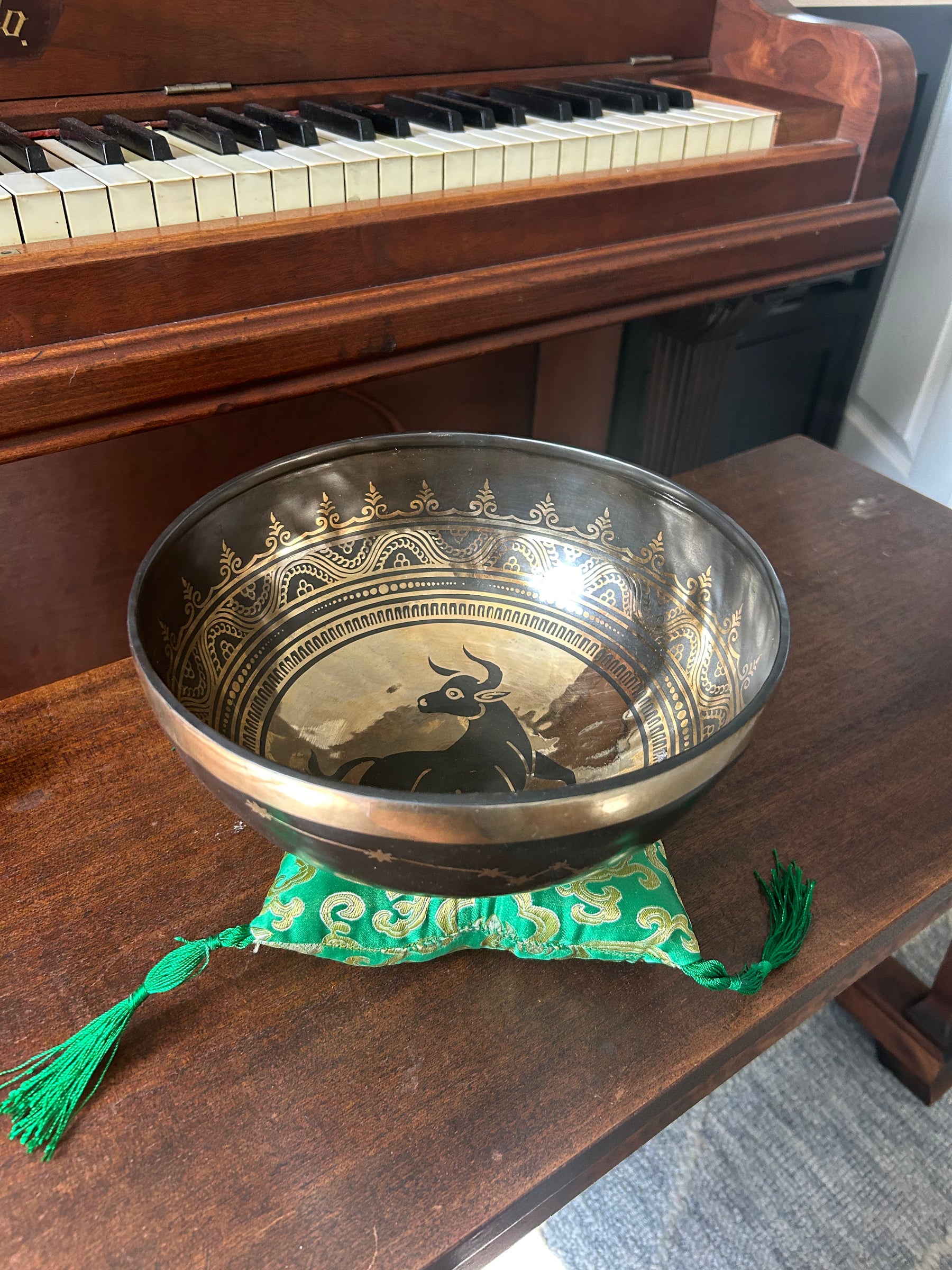 The Taurus Singing Bowl - 9 inch Large | Handmade In Nepal