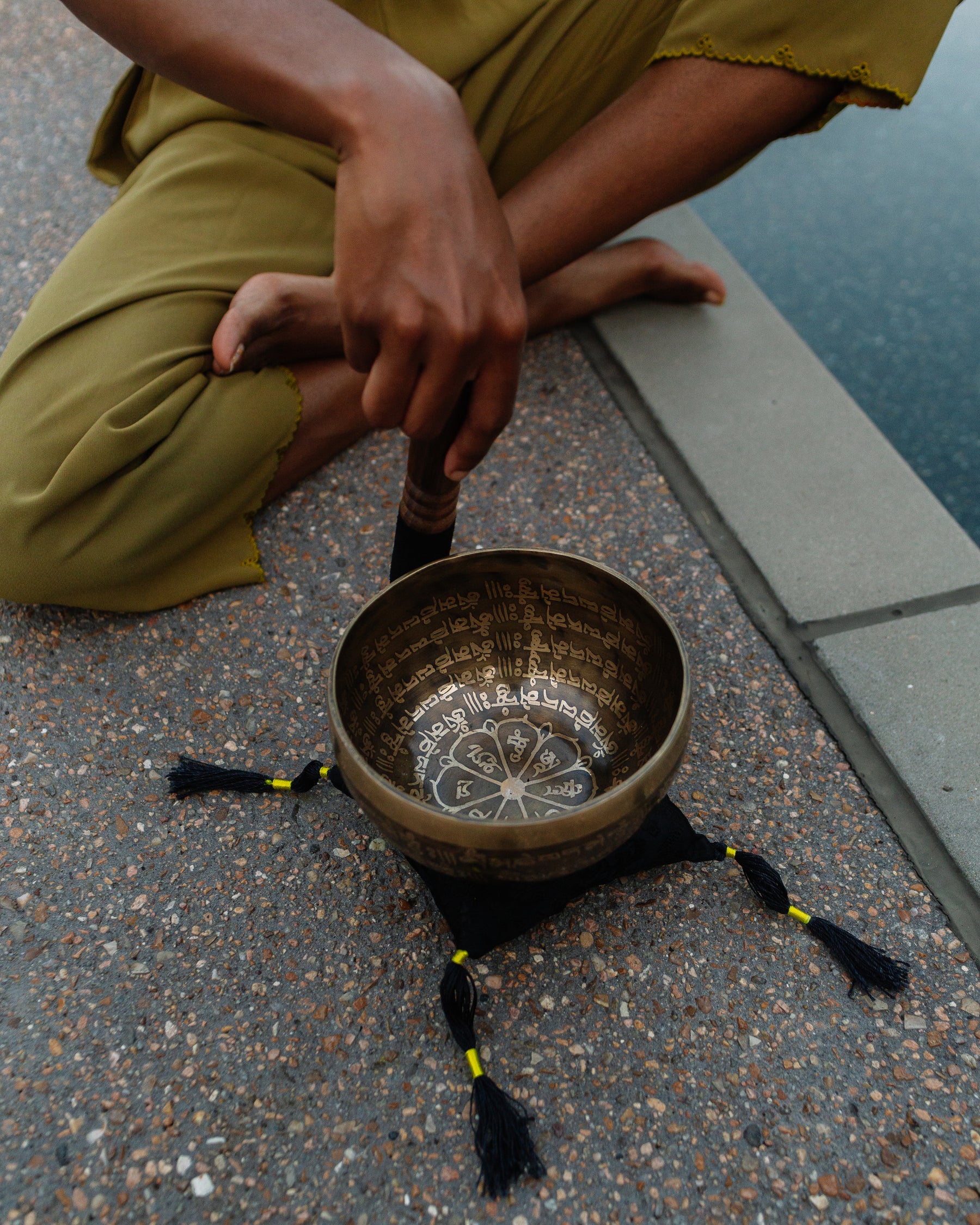The Foundations Of Sound Starter Set: 2 Bronze Singing Bowls And How To Play Course