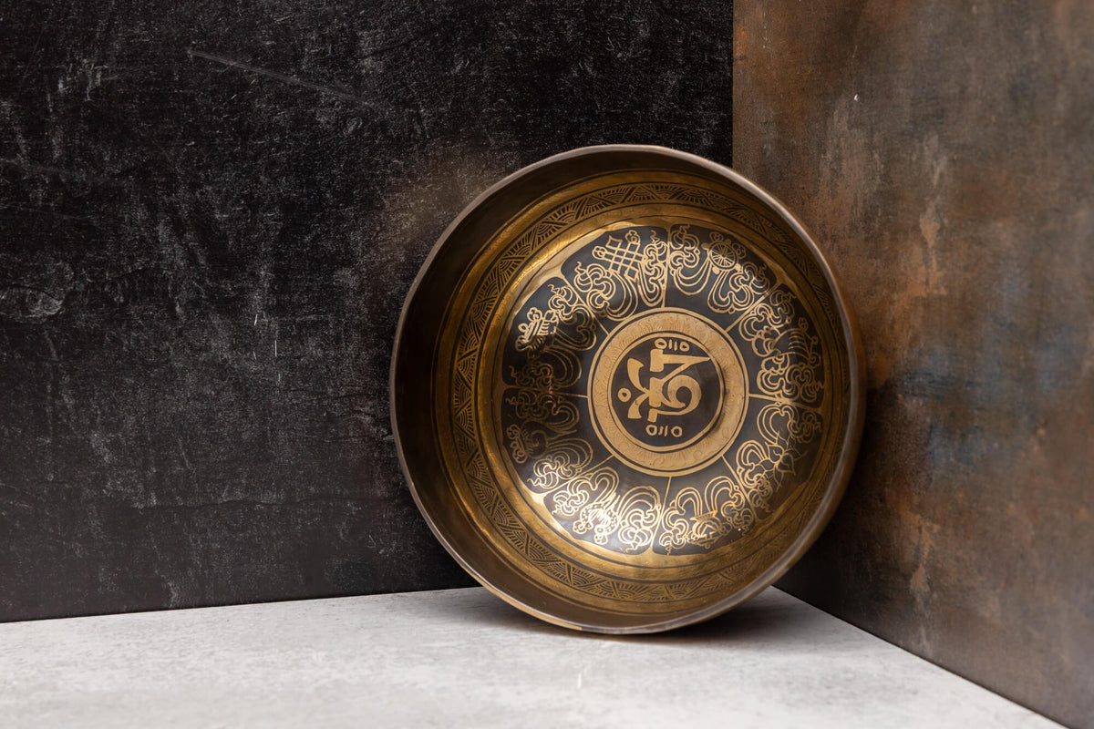 9.25' D Tone 3rd Octave Bronze 01000