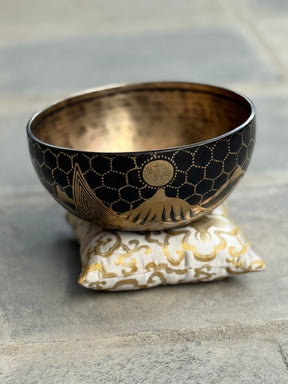 The Summit Bowl: 9 Inch Diameter Masterpiece Bowl
