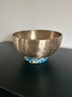 Golden Leaf Singing Bowl: 10.5 Inch 3rd Octave Subtle Etchings