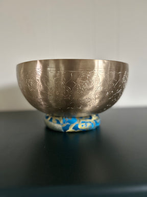 Golden Leaf Singing Bowl: 10.5 Inch 3rd Octave Subtle Etchings