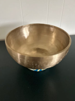 Golden Leaf Singing Bowl: 10.5 Inch 3rd Octave Subtle Etchings