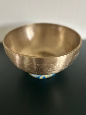 Golden Leaf Singing Bowl: 10.5 Inch 3rd Octave Subtle Etchings