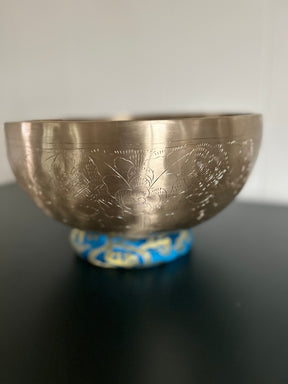 Golden Leaf Singing Bowl: 10.5 Inch 3rd Octave Subtle Etchings