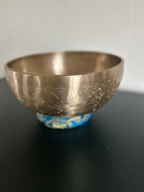 Golden Leaf Singing Bowl: 10.5 Inch 3rd Octave Subtle Etchings