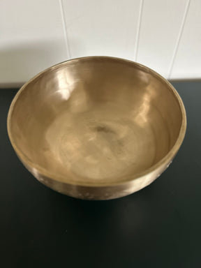 Golden Leaf Singing Bowl: 10.5 Inch 3rd Octave Subtle Etchings