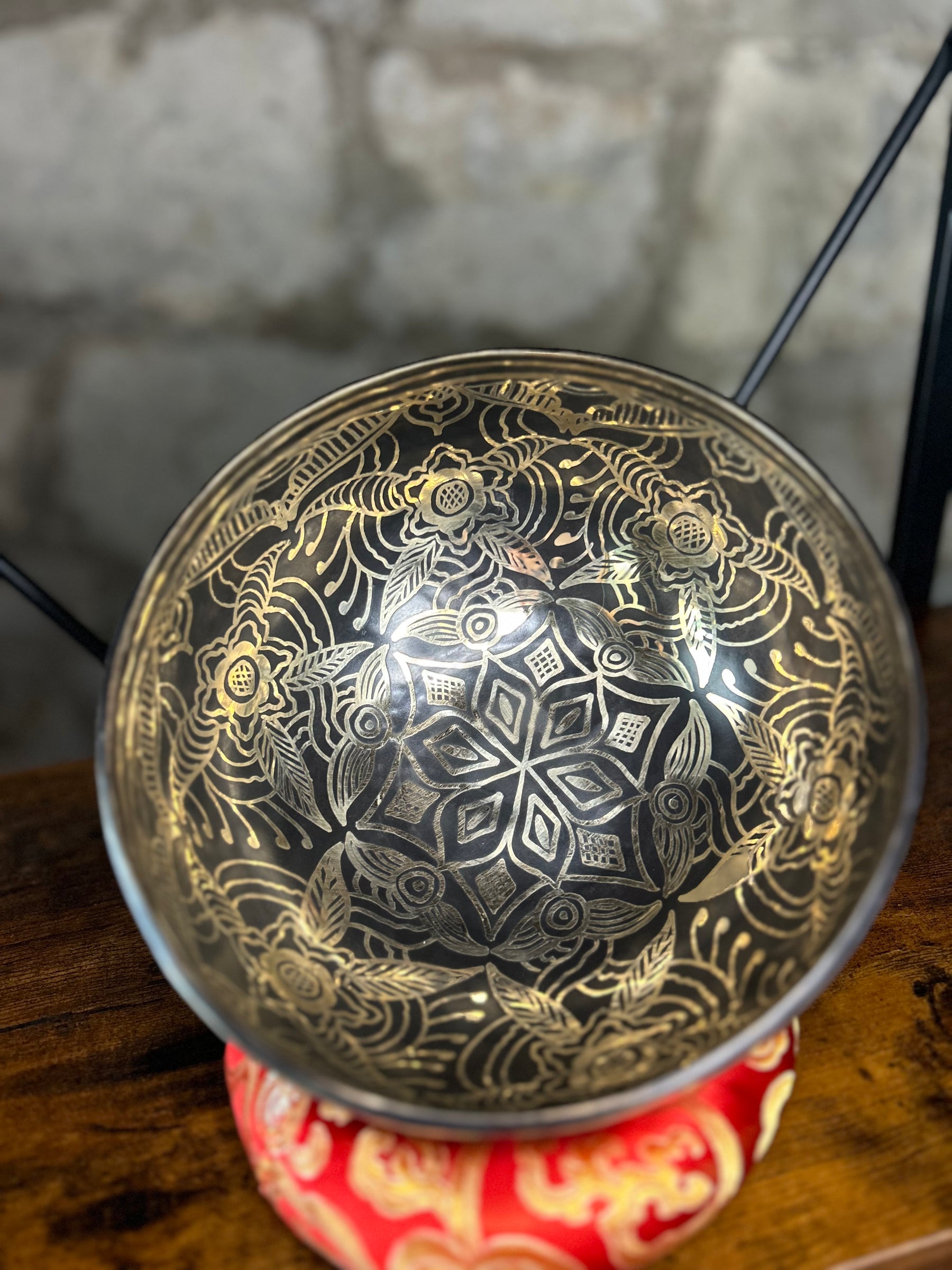 Starlight Solstice Bowl: 8.25 Inch Burnished Patina Relief Bronze Singing Bowl