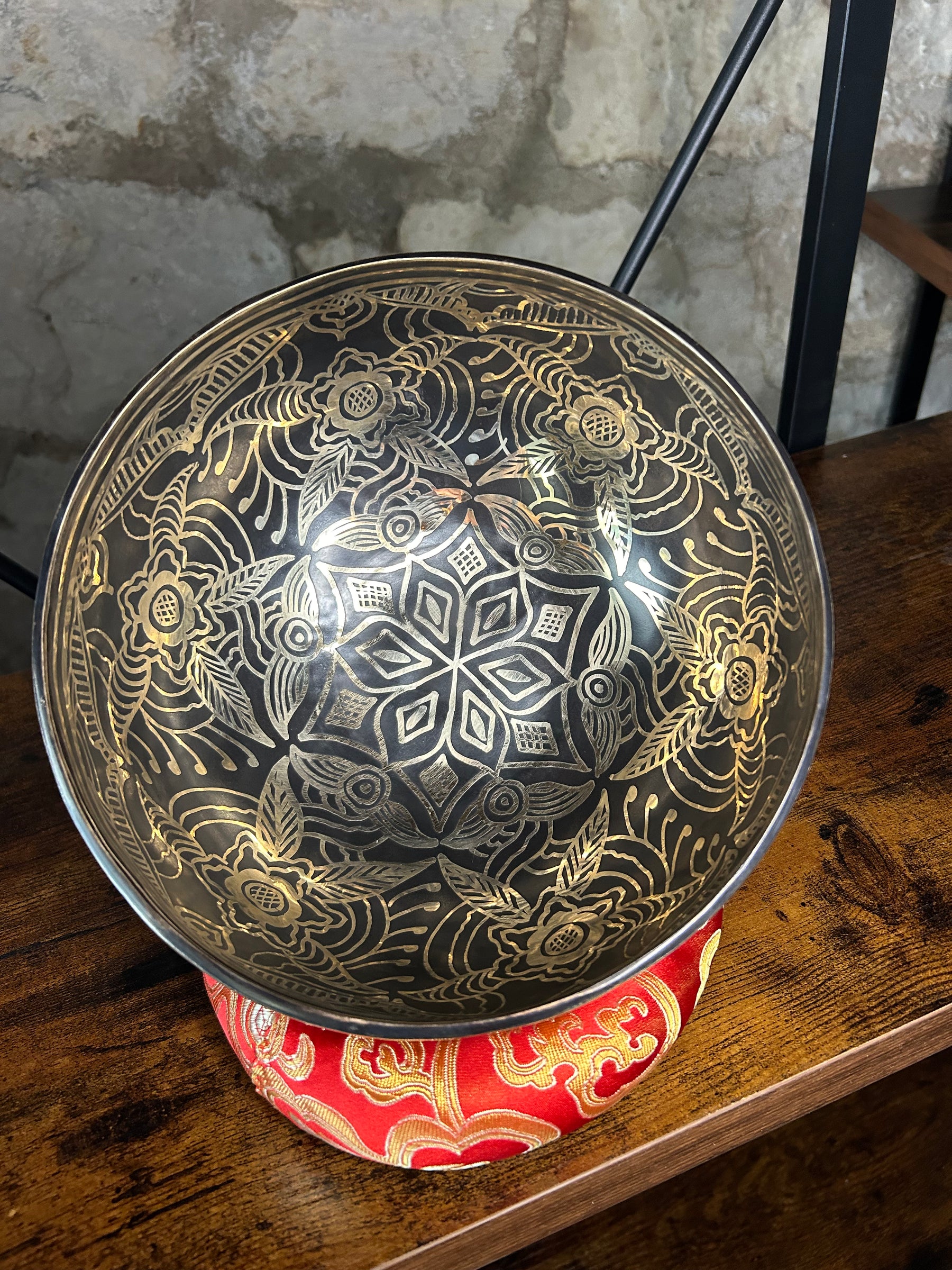 Starlight Solstice Bowl: 8.25 Inch Burnished Patina Relief Bronze Singing Bowl