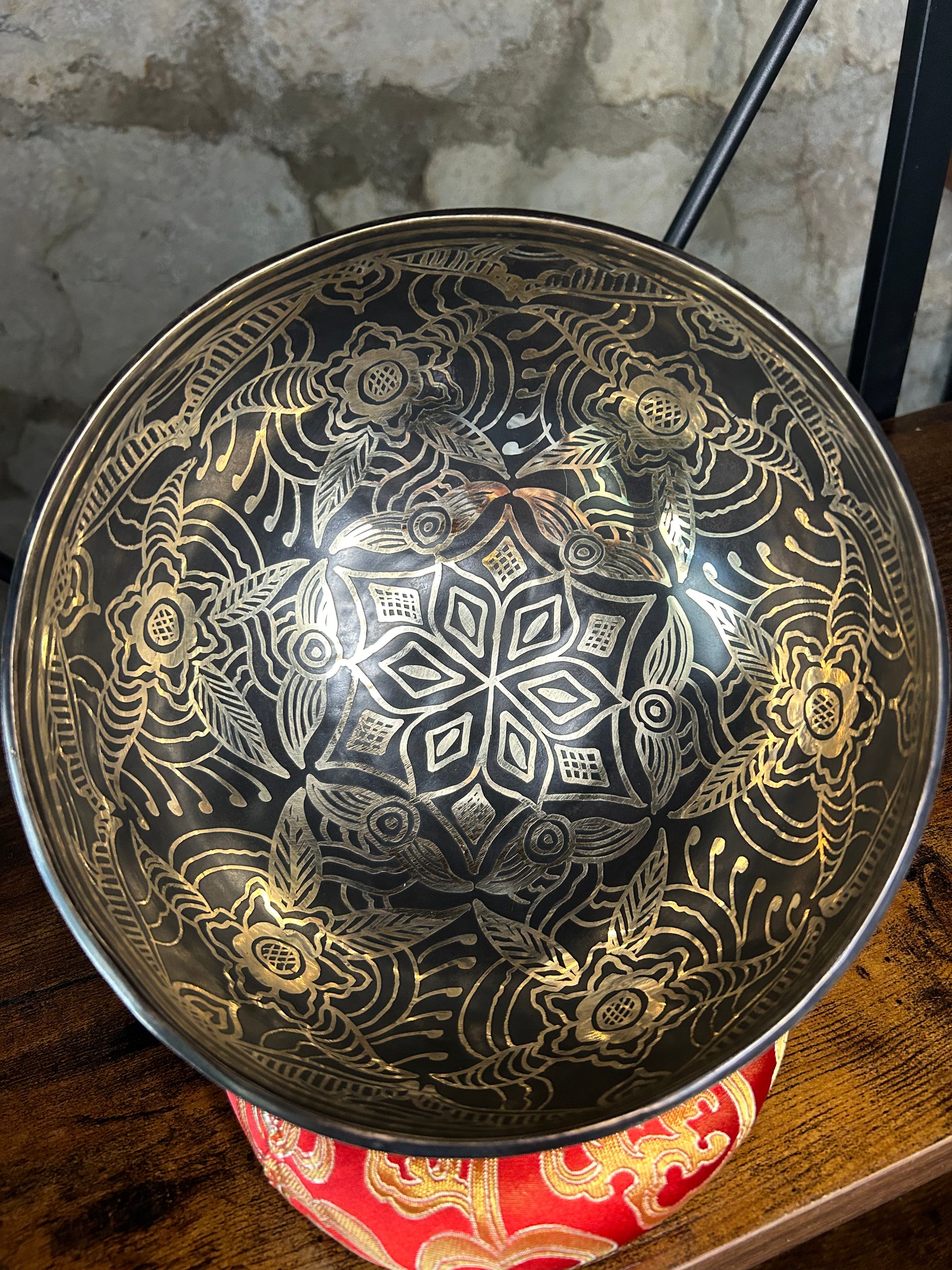 Starlight Solstice Bowl: 8.25 Inch Burnished Patina Relief Bronze Singing Bowl