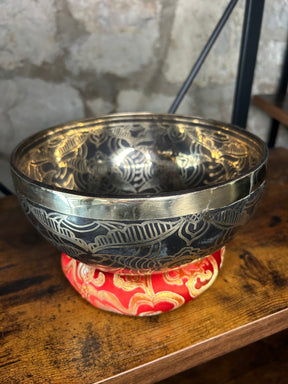 Starlight Solstice Bowl: 8.25 Inch Burnished Patina Relief Bronze Singing Bowl