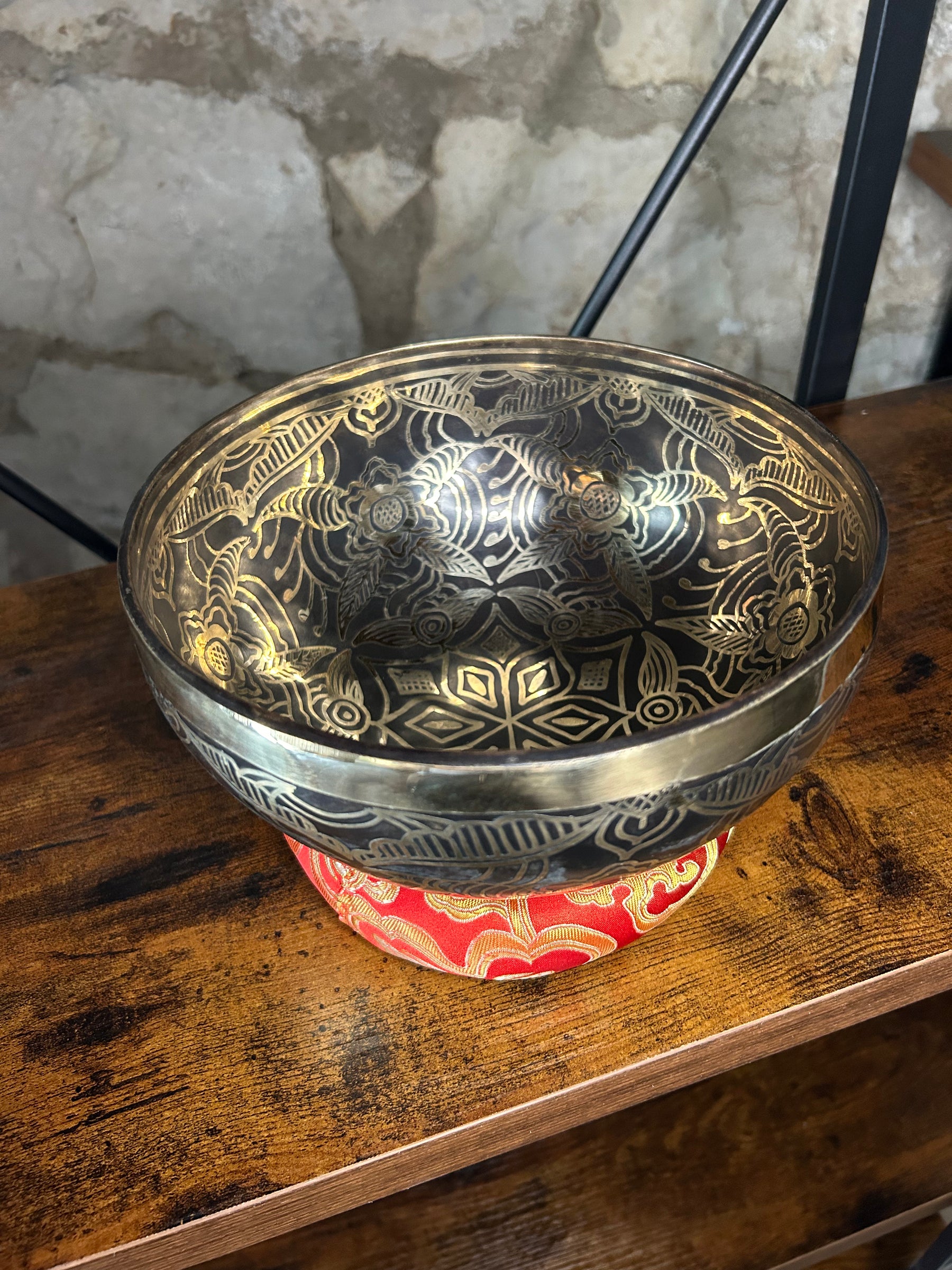 Starlight Solstice Bowl: 8.25 Inch Burnished Patina Relief Bronze Singing Bowl