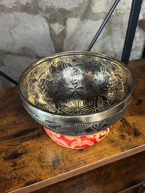 Starlight Solstice Bowl: 8.25 Inch Burnished Patina Relief Bronze Singing Bowl