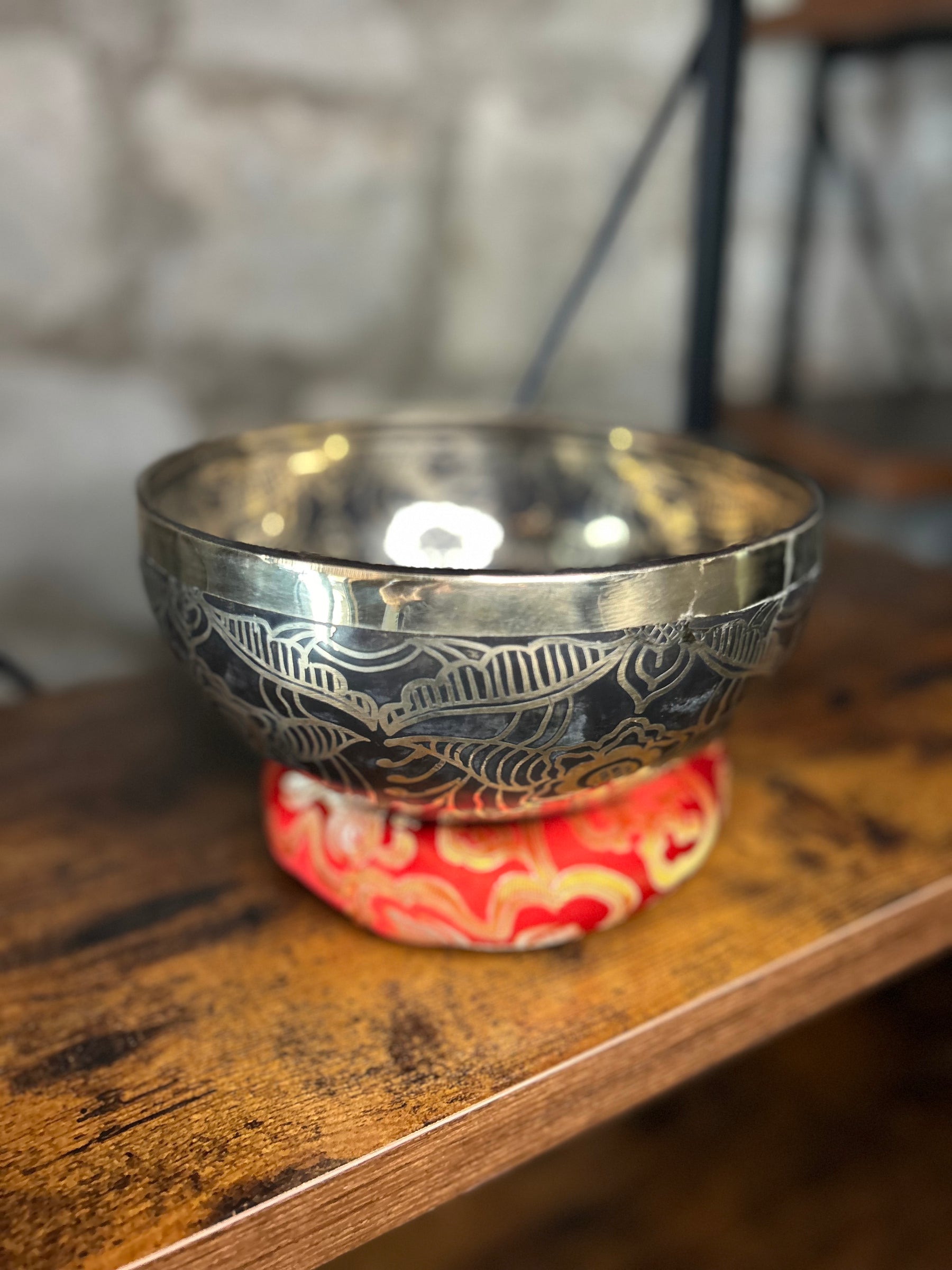 Starlight Solstice Bowl: 8.25 Inch Burnished Patina Relief Bronze Singing Bowl