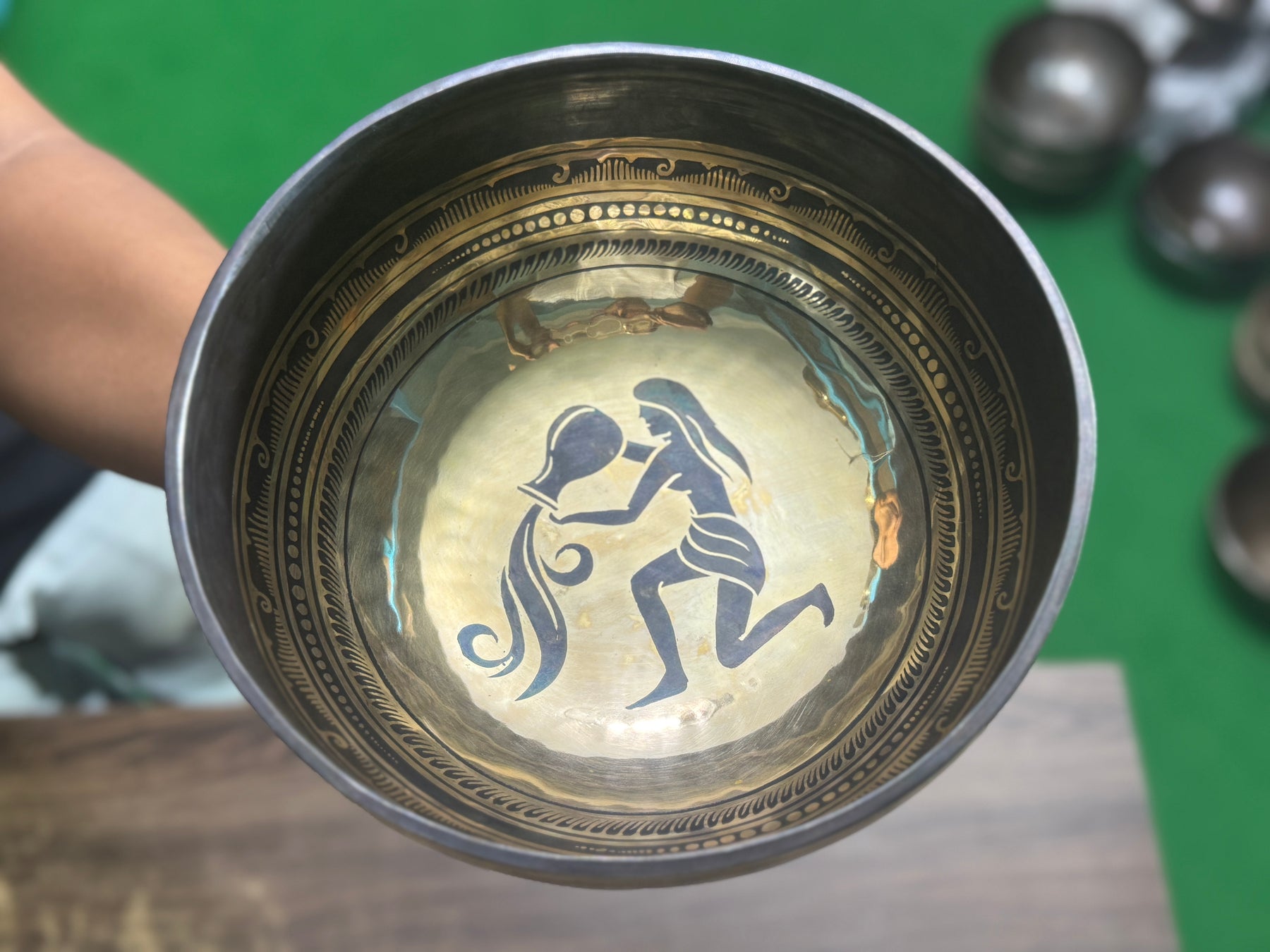 The Aquarius Singing Bowl - 9 inch Large | Handmade In Nepal