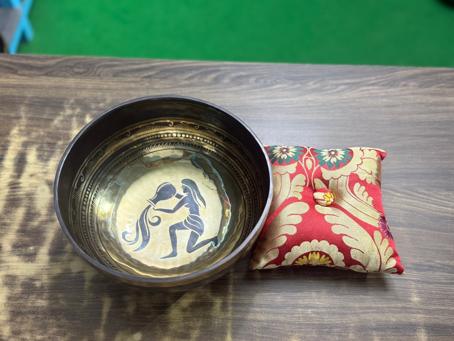The Aquarius Singing Bowl - 9 inch Large | Handmade In Nepal