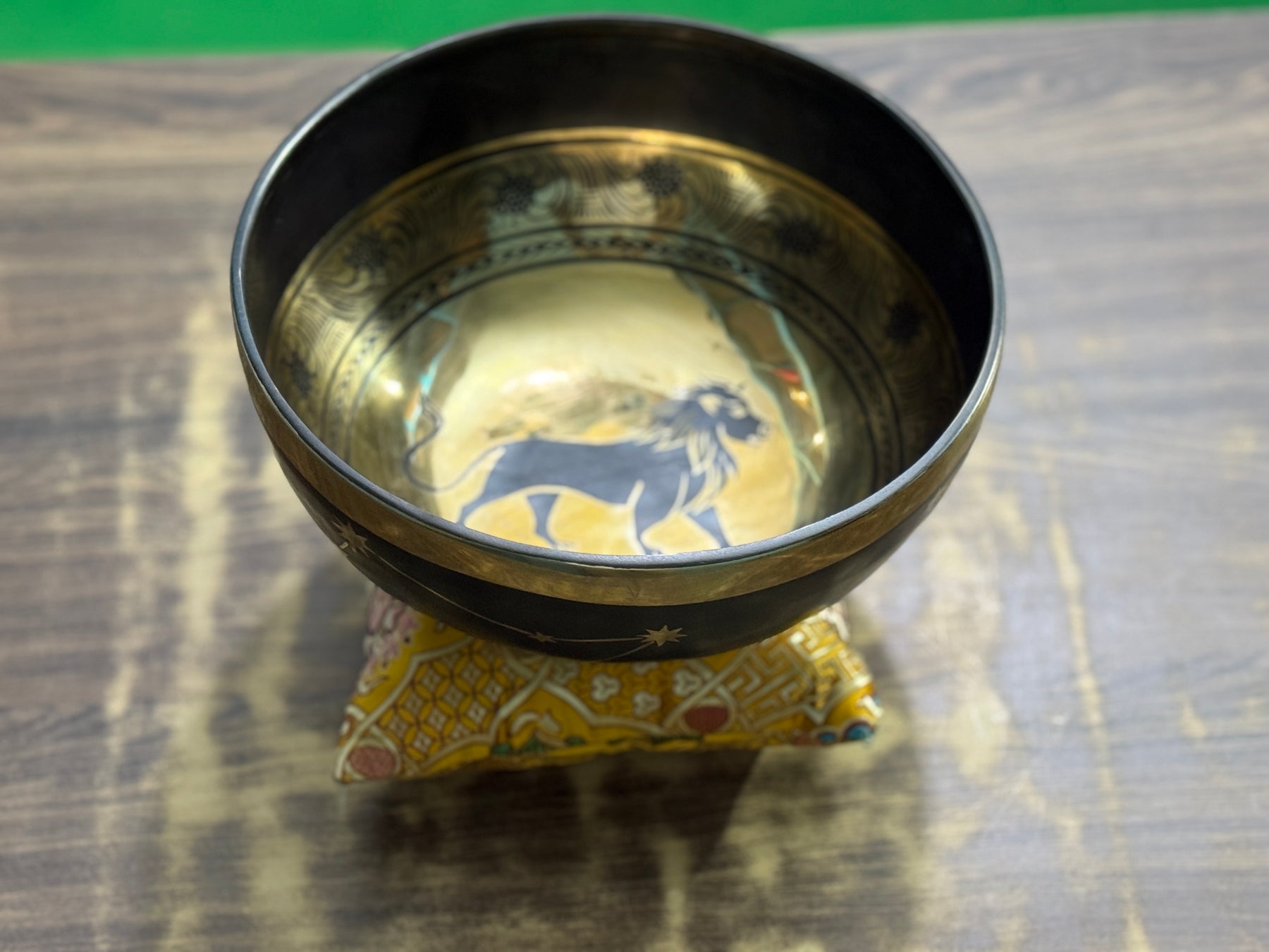 The Leo Singing Bowl - 9 inch Large | Handmade In Nepal