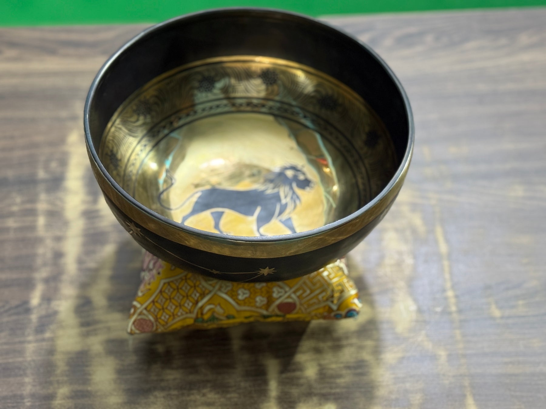 The Leo Singing Bowl - 9 inch Large | Handmade In Nepal