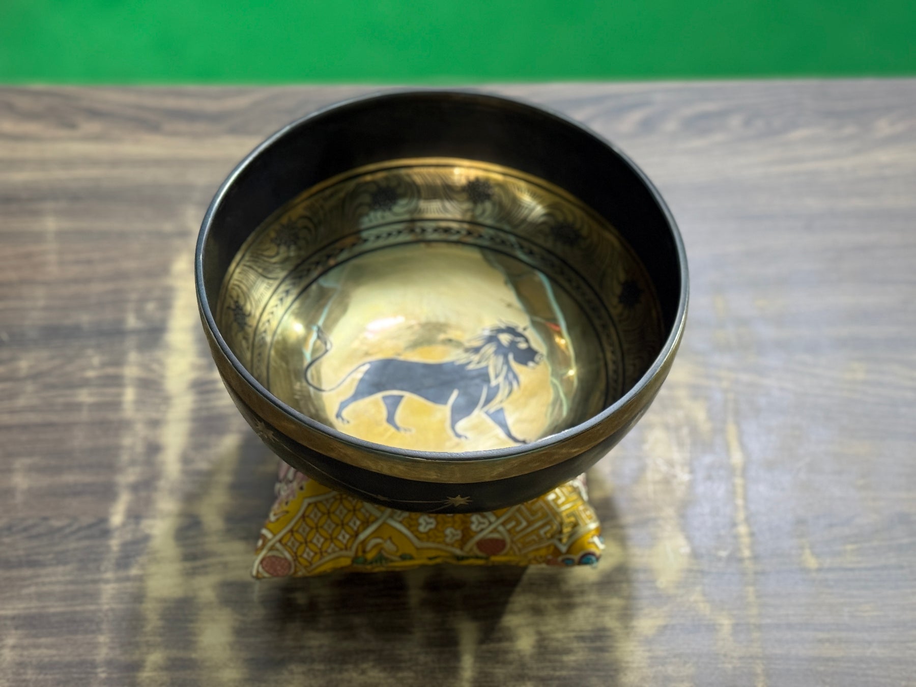 The Leo Singing Bowl - 9 inch Large | Handmade In Nepal