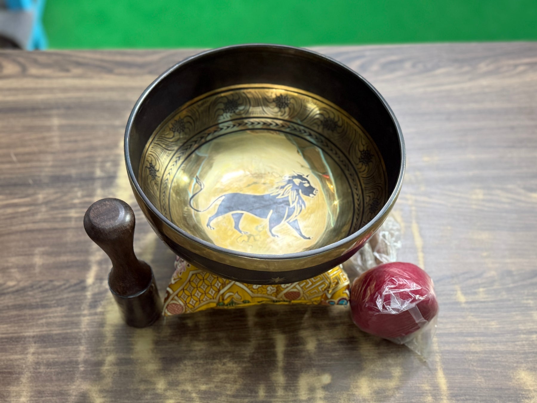 The Leo Singing Bowl - 9 inch Large | Handmade In Nepal