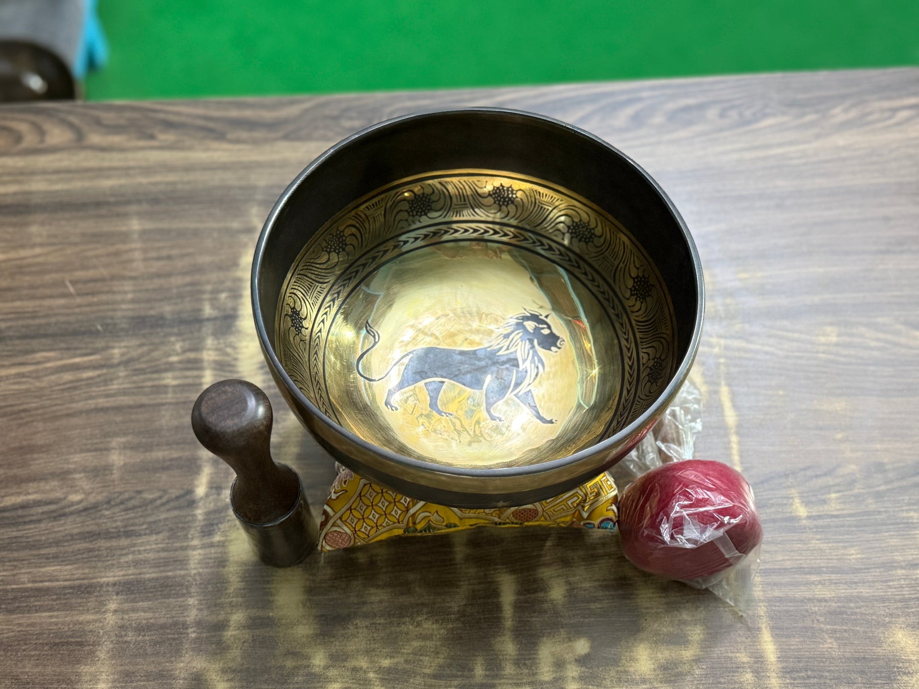 The Leo Singing Bowl - 9 inch Large | Handmade In Nepal
