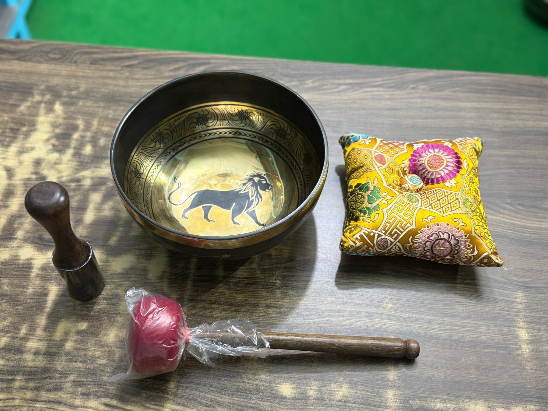 The Leo Singing Bowl - 9 inch Large | Handmade In Nepal
