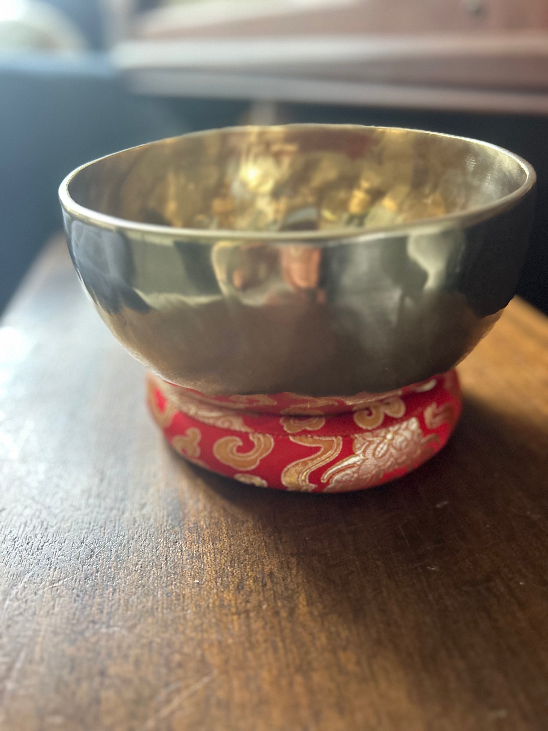The Poinsettia Bowl: 7.6 Inch Handpainted Natural Bronze Singing Bowl