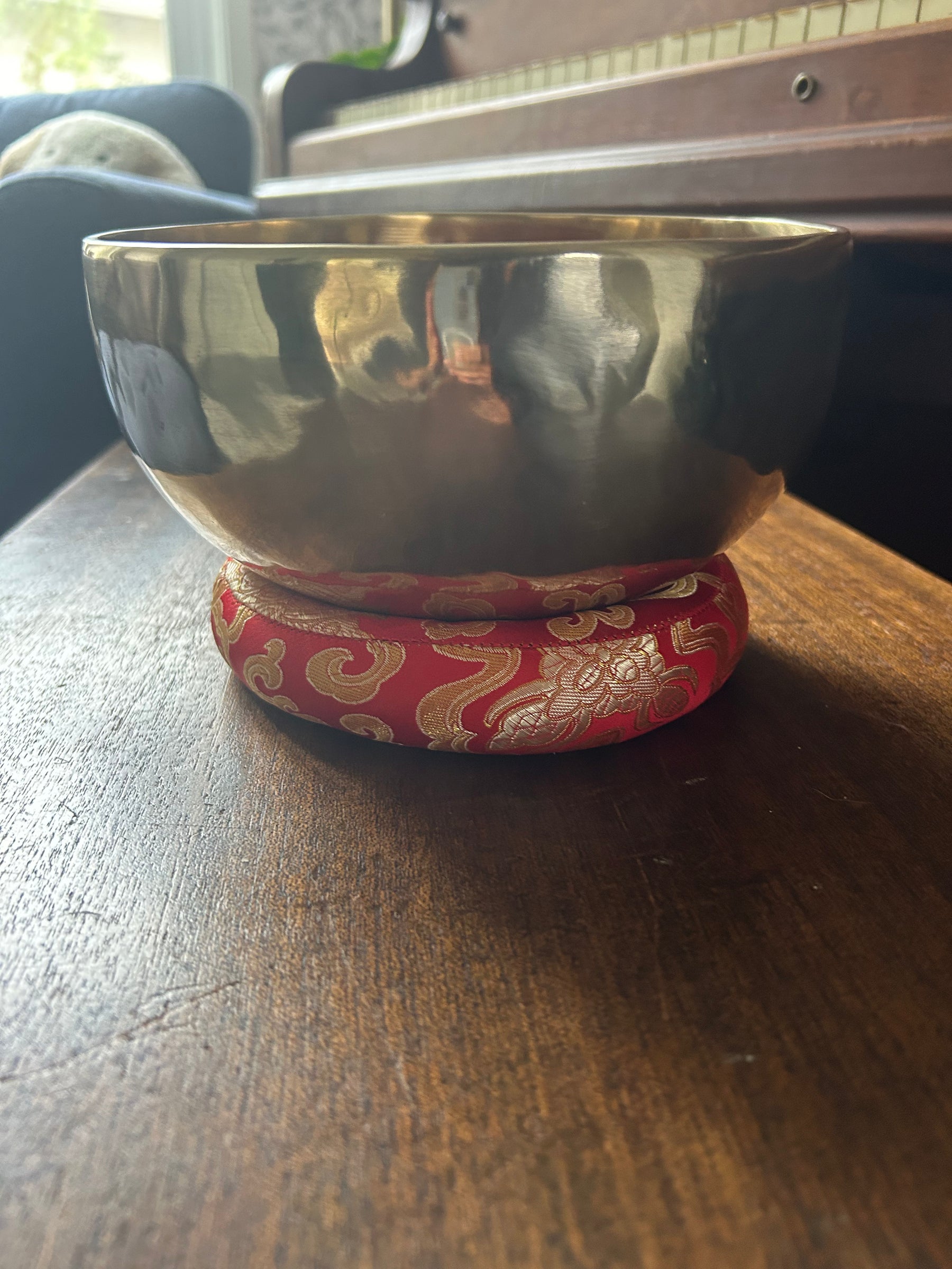 The Poinsettia Bowl: 7.6 Inch Handpainted Natural Bronze Singing Bowl