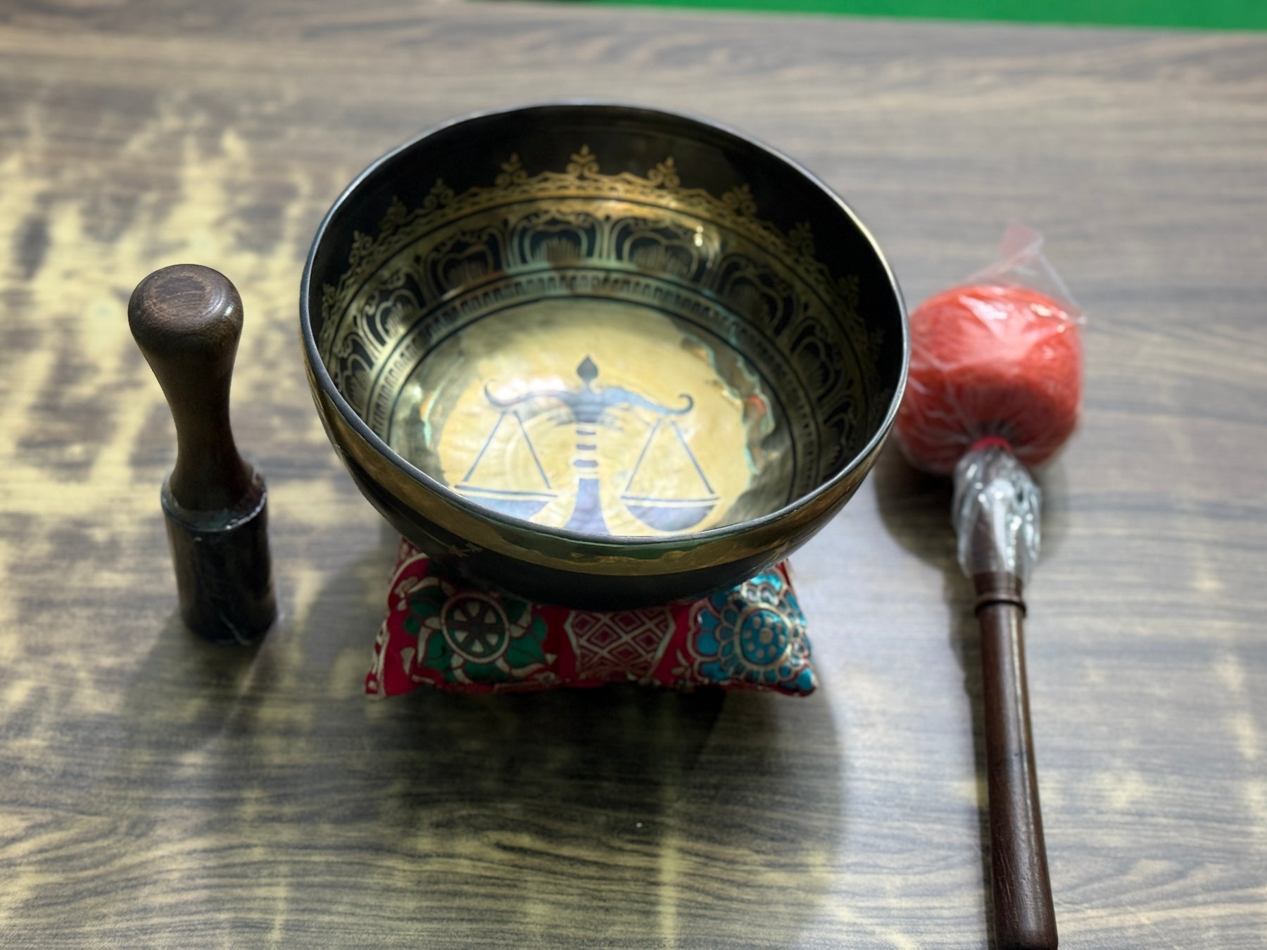 The Libra Singing Bowl - 9 inch Large | Handmade In Nepal