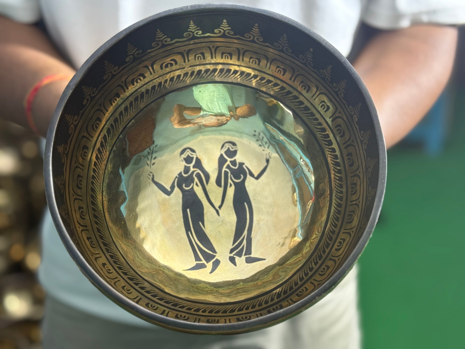 The Gemni Singing Bowl - 9 inch Large | Handmade In Nepal